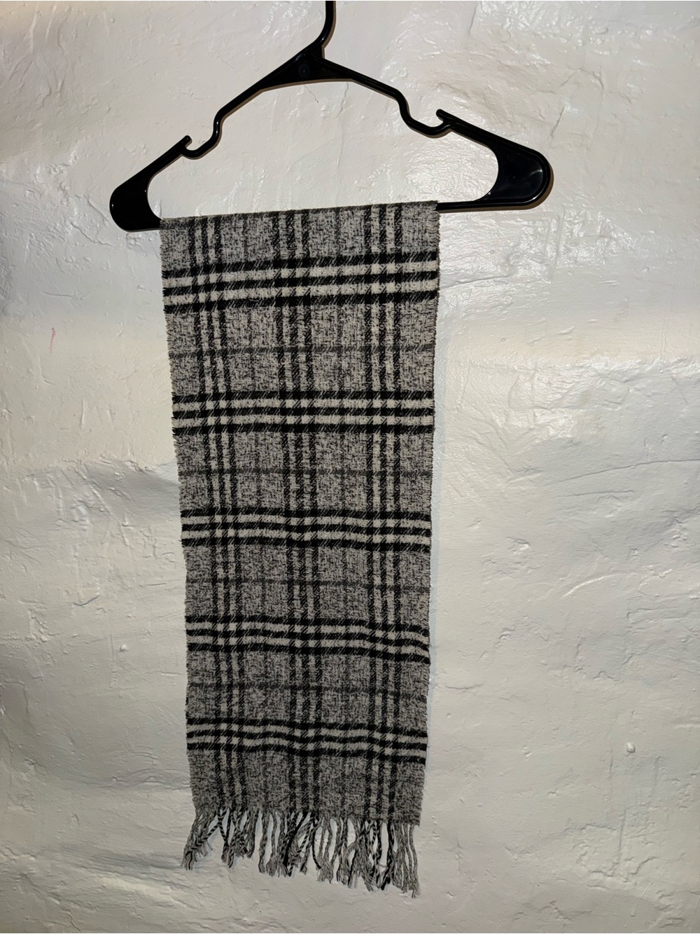 V. FRAAS Black and Gray Plaid Fringe Scarf